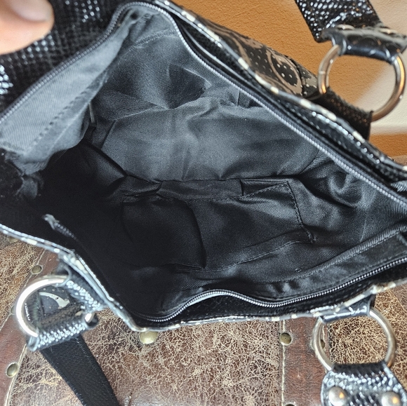 Guess graphic hand bag - Picture 5 of 11